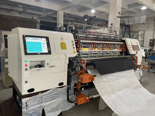 82 inch multi-naald quilting machine hoge nauwkeurigheid en soepele prestaties 3 naald rijen