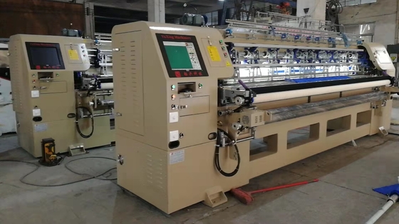 240 cm breedte 1000 tpm geautomatiseerde industriële quiltmachine voor de productie van high-speed dekbedden