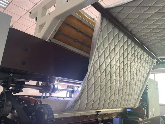 1400RPM 240CM Breedte Hoge Snelheid Gecomputeriseerde Multi-Naald Quilter met Roterende Haak​